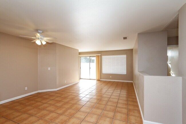 Foto del edificio - 2409 Grand Prize Ave