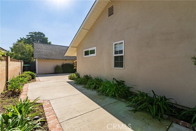 Building Photo - 11811 Davenport Rd