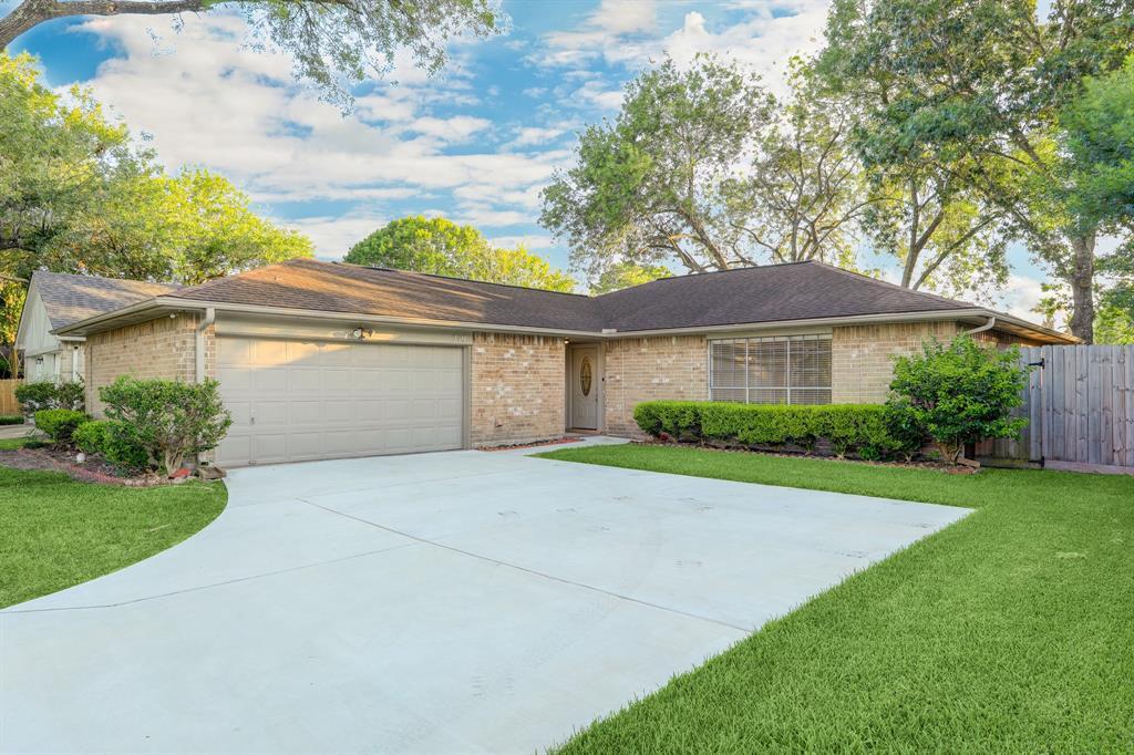 Foto principal - 219 Greenshire Dr