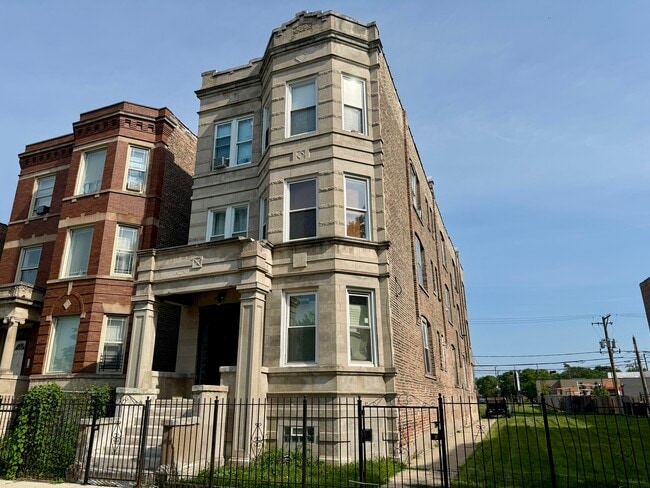 Building Photo - 3512 W 12th Pl