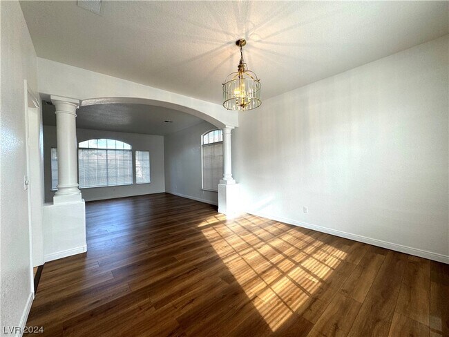 Foto del edificio - 7913 Waterfalls Ave