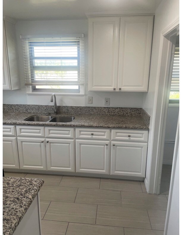 Kitchen - 10045 S Wilton Plz