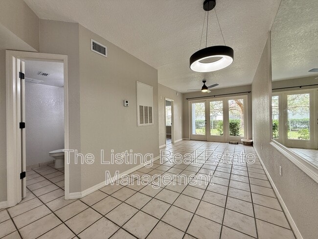Building Photo - 2954 Sadina St