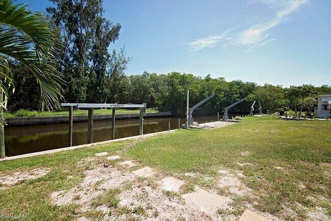 Foto del edificio - 5157 Sandpiper Dr