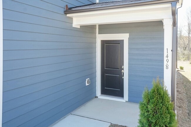 Foto del edificio - Three Bedroom Home!