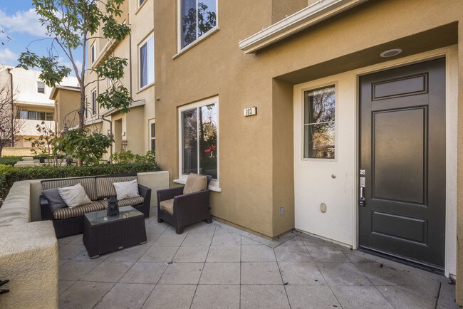 Building Photo - 5440 Pacific Terrace