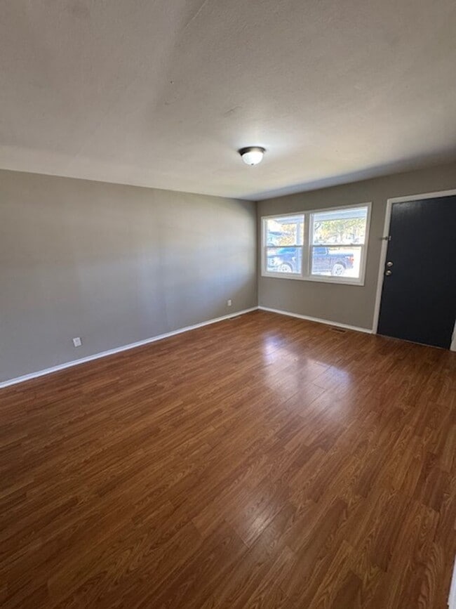 Foto del edificio - 6335 Bittersweet Dr