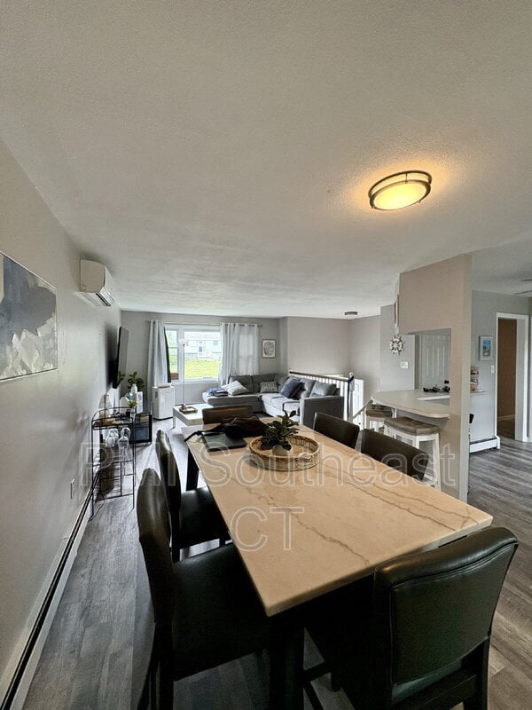 Foto del edificio - 223 Seneca Dr