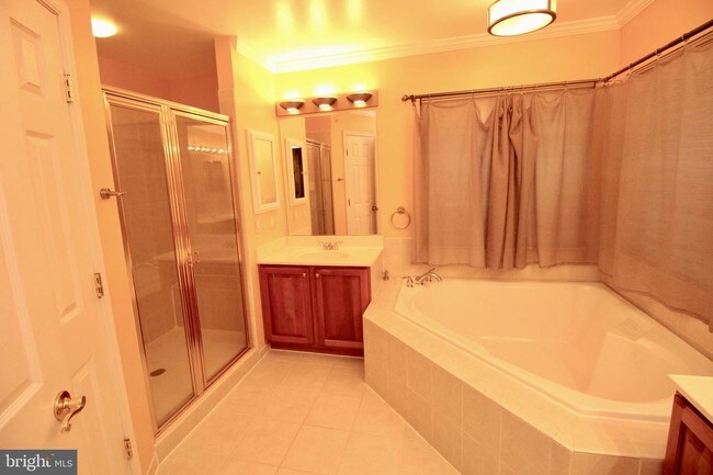 Foto del edificio - 816 Bonnie Ridge Dr NE