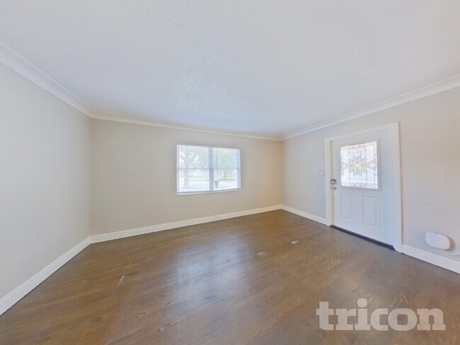 Building Photo - 5149 22nd Ave N