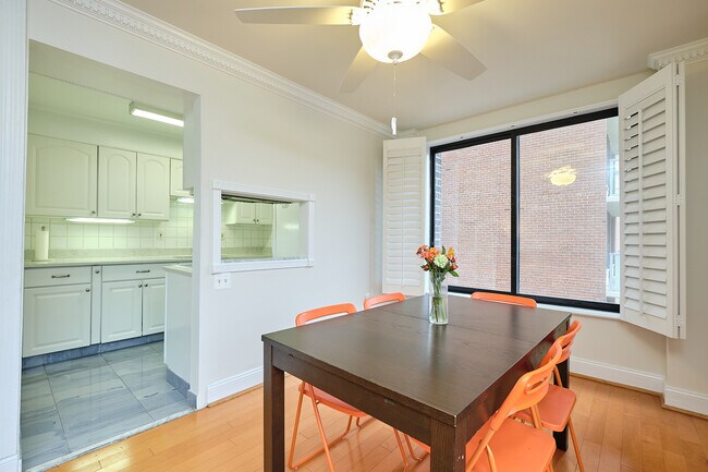 Foto del edificio - 2501 Calvert St NW