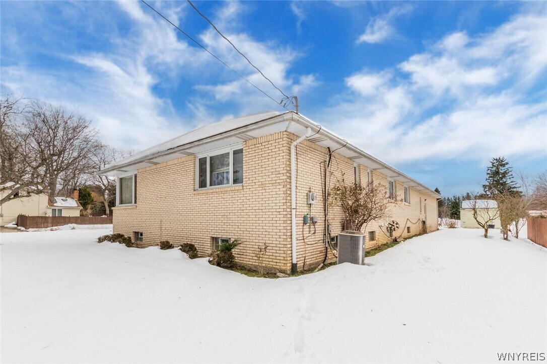 100 Messer Ave, Depew, NY 14043 House Rental in Depew, NY