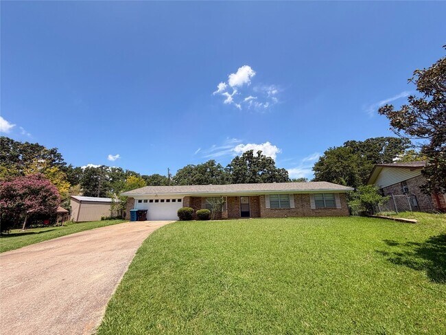 Building Photo - 907 Seymore Cir