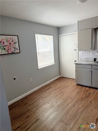 Building Photo - 1302 Brown Dr
