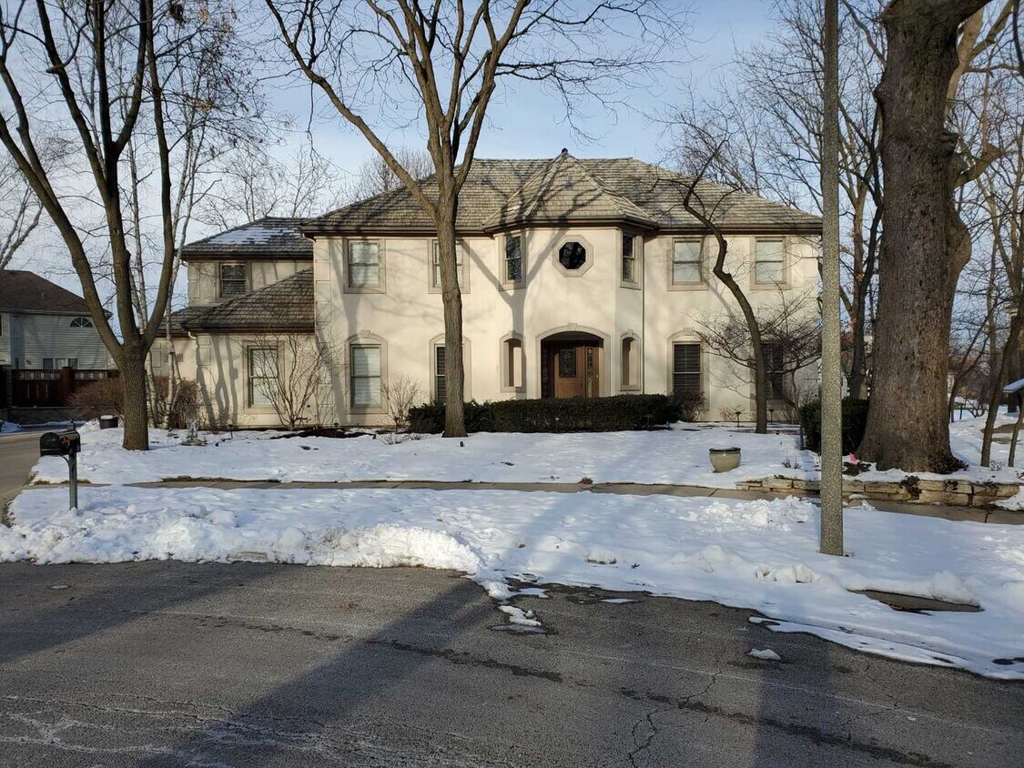 1580 Woodcrest Ct, Aurora, IL 60502 House Rental in Aurora, IL