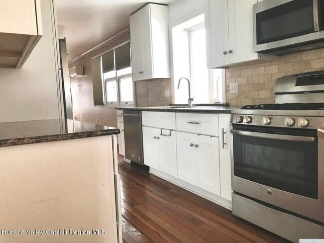Foto del edificio - 233 Robinson St