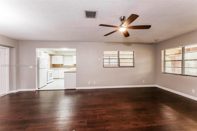 Foto del edificio - 830 E Evanston Cir