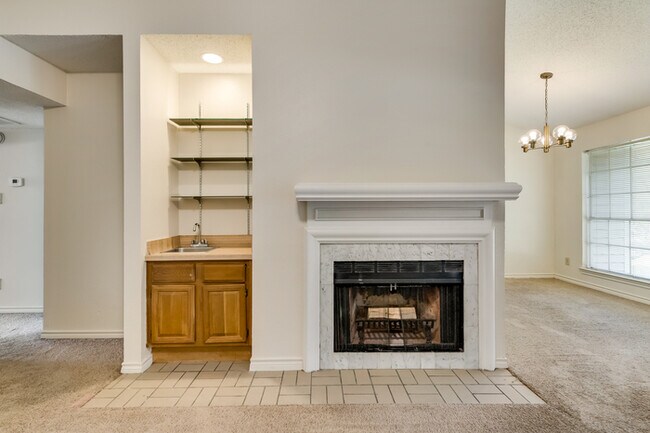 Building Photo - Cozy 2 bedroom 1 bath condo in Dallas area