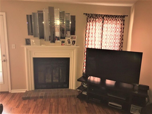 Building Photo - 1107 Pin Oak Dr