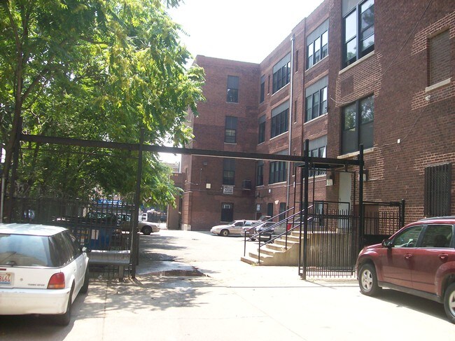 Building Photo - 4320 W Madison St