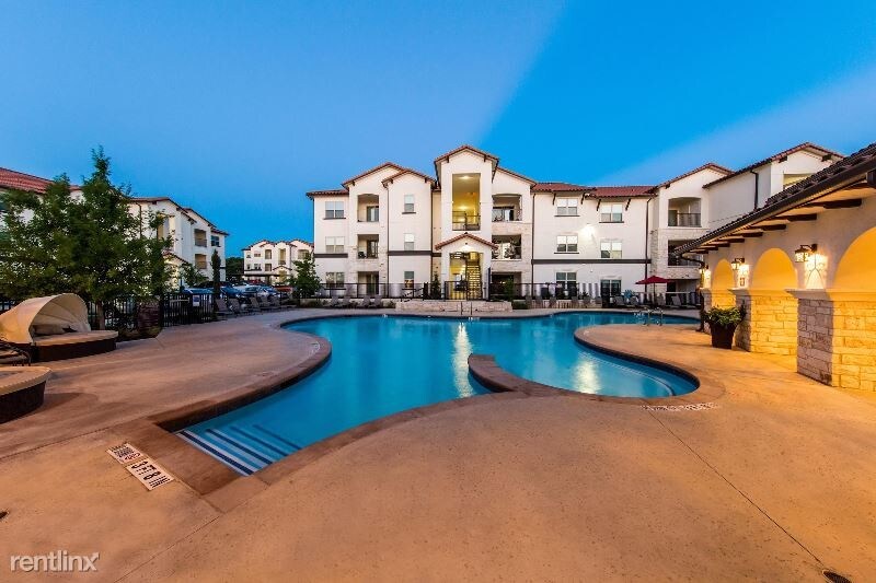 Foto principal - 1705 Oak Hill Ln