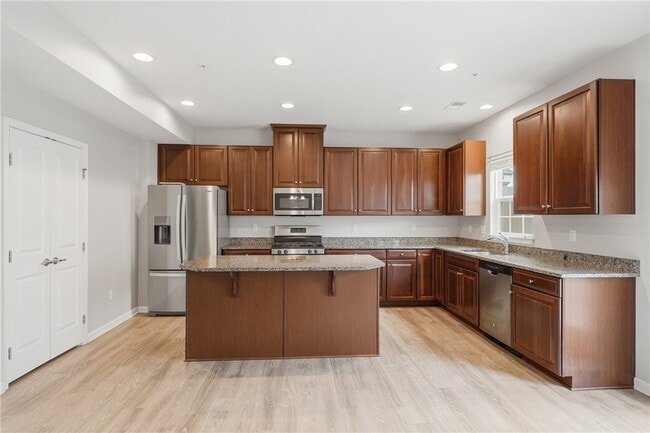 Photo - 202 Pointe View Dr Townhome