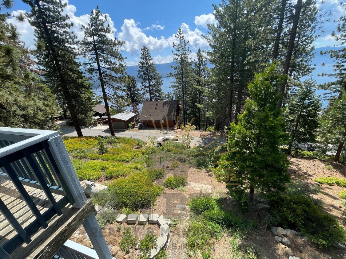 Foto principal - Adorable lake view property in Crystal Bay!