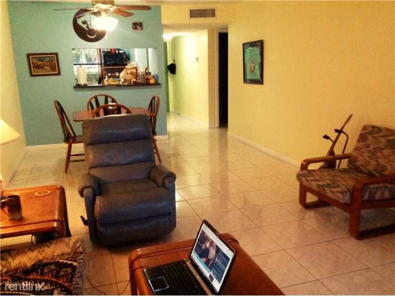 Foto principal - 11324 Taft St