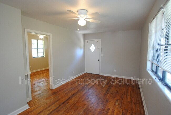 Building Photo - 2729 Oak St