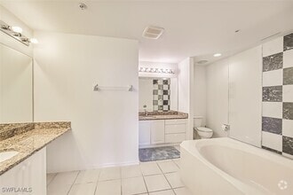 Building Photo - 14817 Laguna Dr