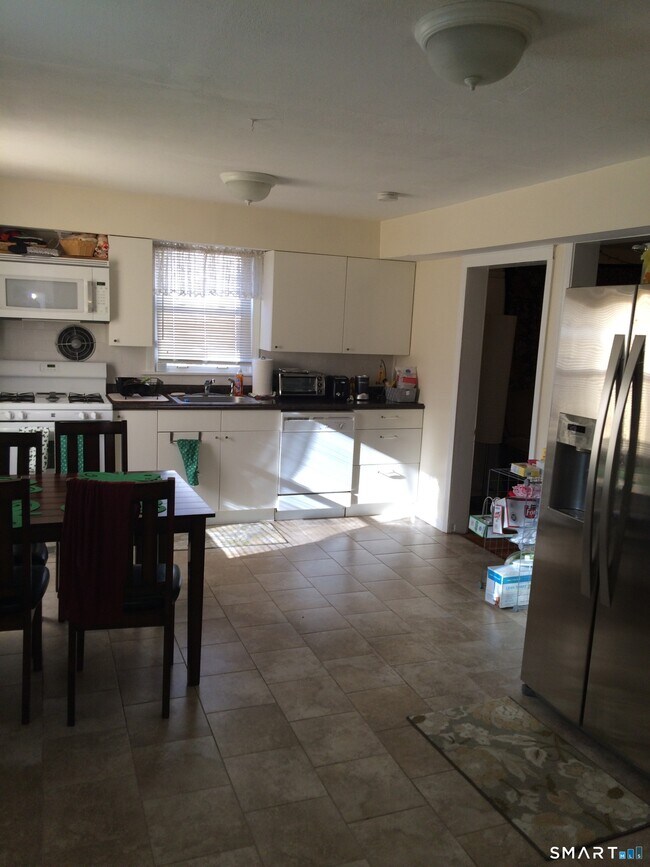 Foto del edificio - 125 High Ridge Dr