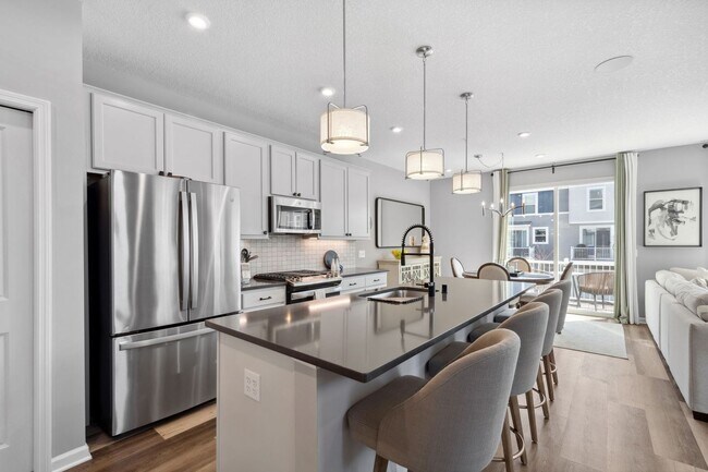 Foto del edificio - Rare End Unit 3Bed 3Bath Townhome in Rogers