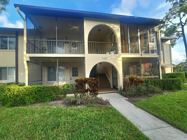 Foto del edificio - 133 Lake Pine Cir