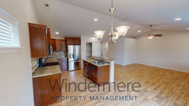 Building Photo - 230 Chapra St