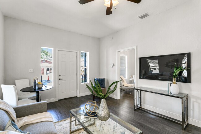 Foto del edificio - 1926 W Fig St