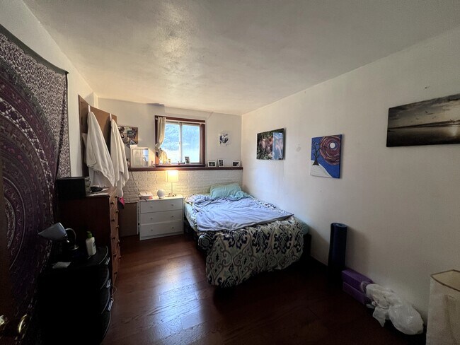 Building Photo - 204 Eastern Heights Dr