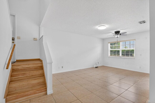 Building Photo - 6671 Via Regina