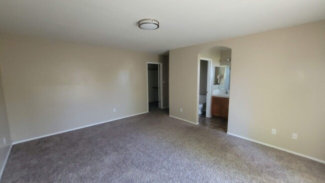 Foto del edificio - 4 bedroom 2-baths