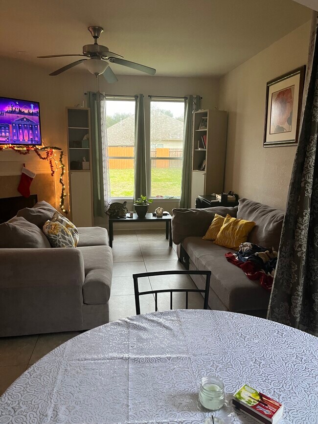 Foto del edificio - 3007 Crescent Oaks Park Ln