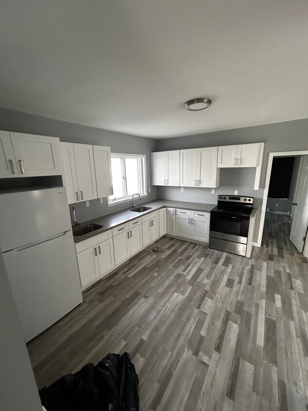 Primary Photo - 19 Landfield Ave