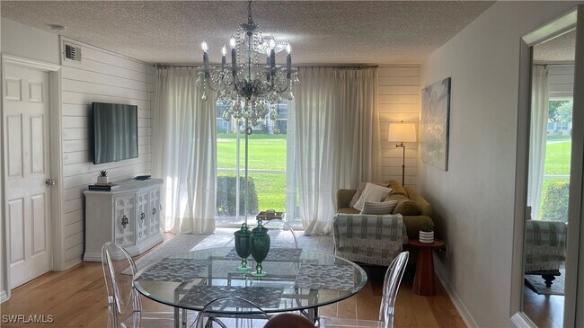 Foto del edificio - 267 Quail Forest Blvd
