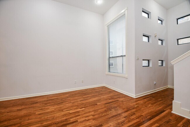 Foto del edificio - 2431 Dorrington St