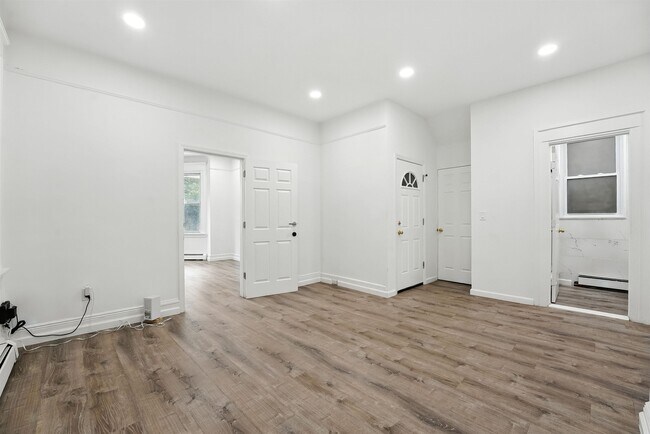 Building Photo - 130 75th St