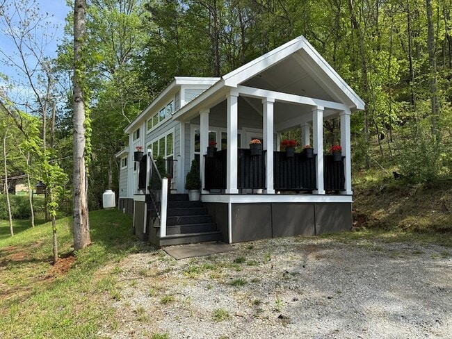 Building Photo - 30 Little Vlg Wy