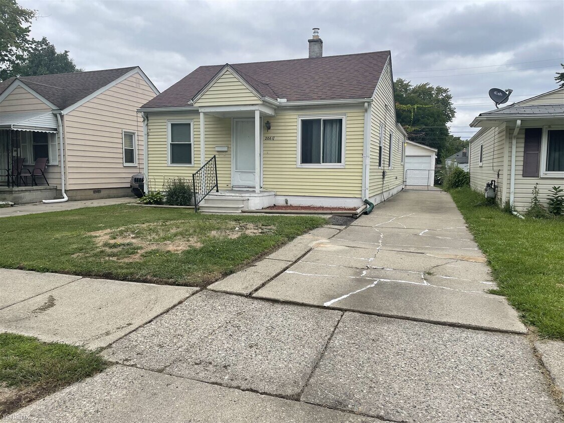 3 br, 2 bath House 20611 Hollywood St House Rental in Harper Woods