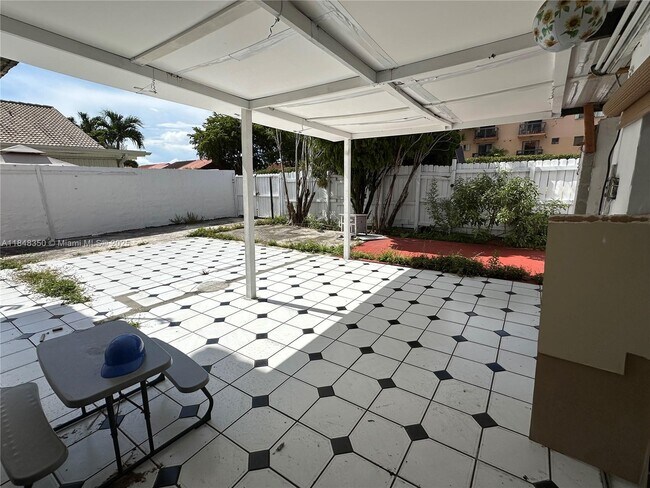 Foto del edificio - 2190 W 60th St