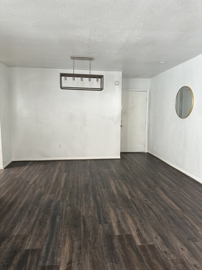 Foto del edificio - 9809 Richmond Ave