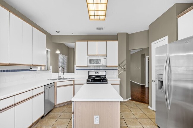 Building Photo - 8404 Tyhurst Dr