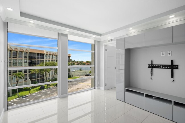 Foto del edificio - 701 Three Islands Boulevard
