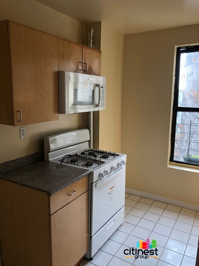 Building Photo - 520 W 163rd St